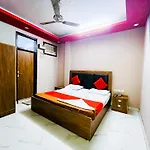 Deluxe Room Near Hazrat Nizamuddin