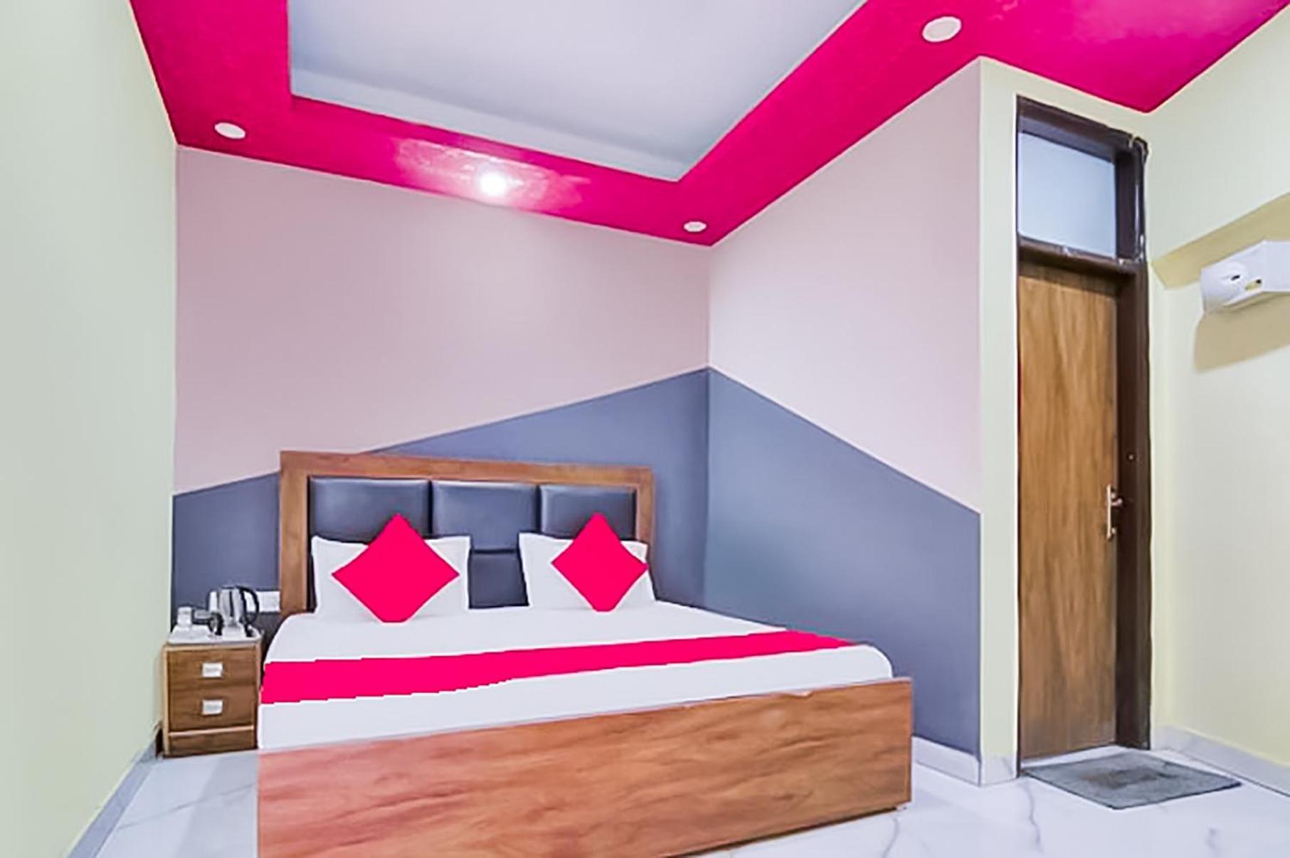 Deluxe Near Hazrat Nizamuddin Hotel New Delhi