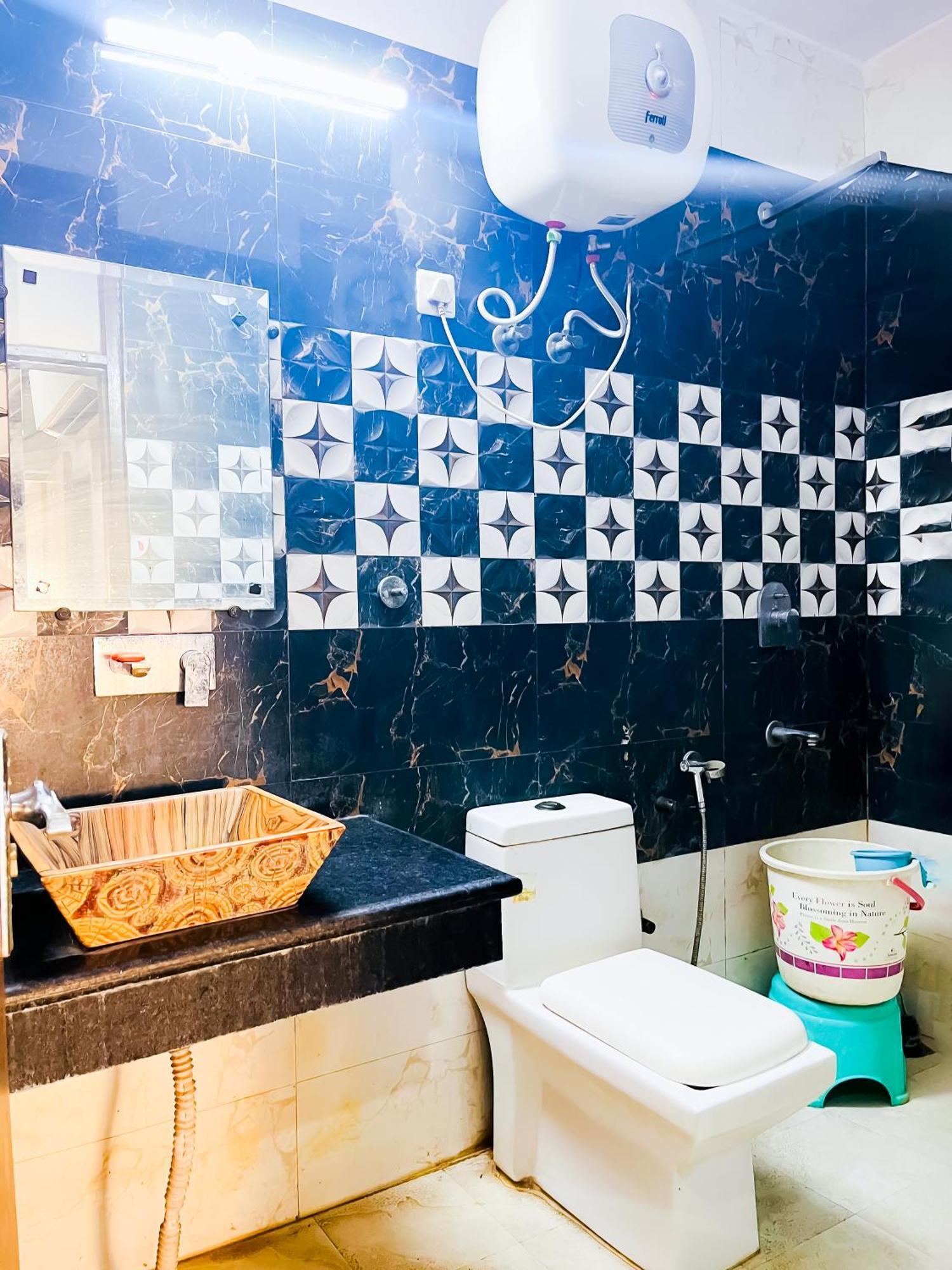 Hotel Deluxe Near Hazrat Nizamuddin 3*