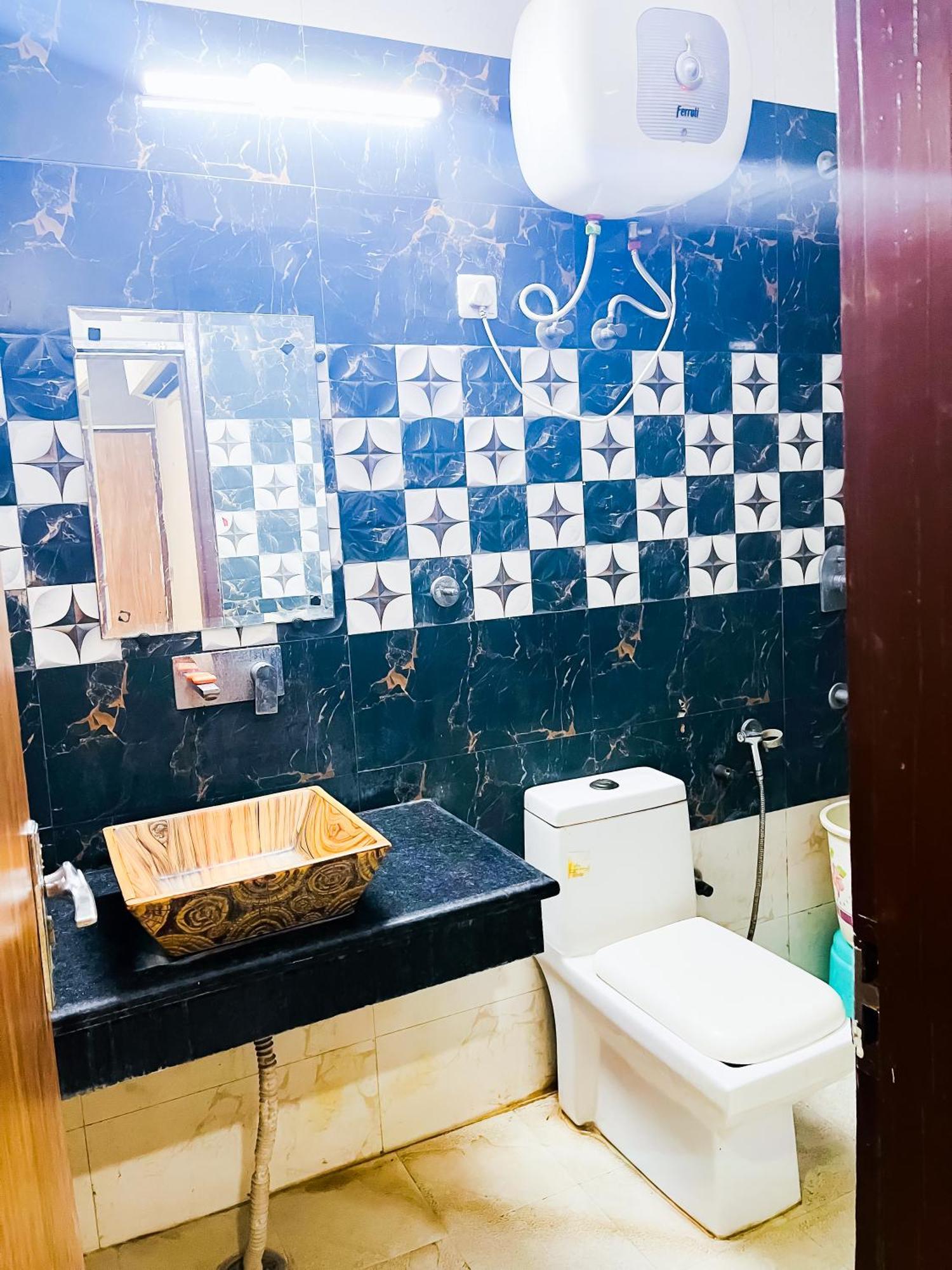 Deluxe Near Hazrat Nizamuddin Hotel