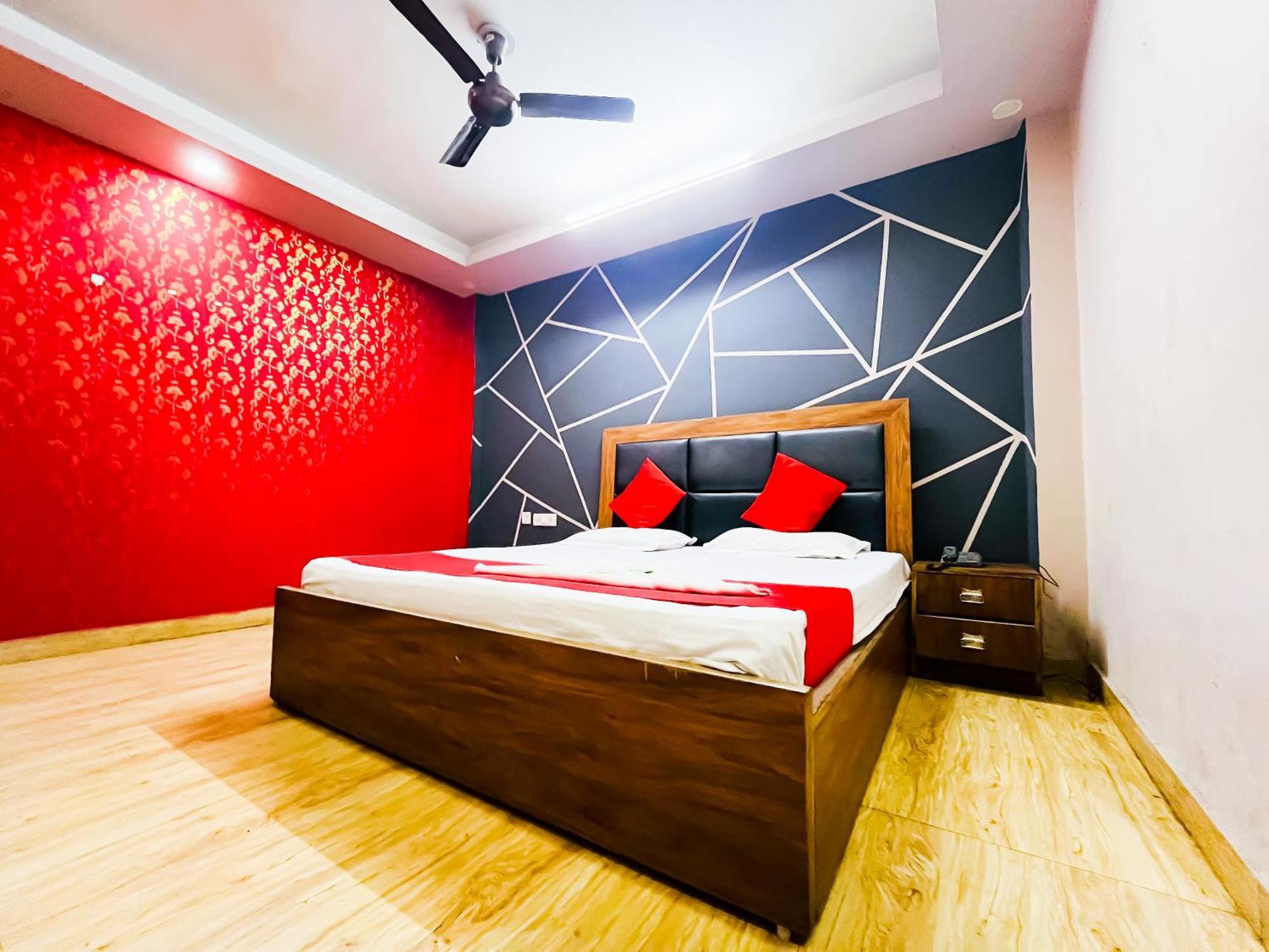 Hotel Deluxe Near Hazrat Nizamuddin
