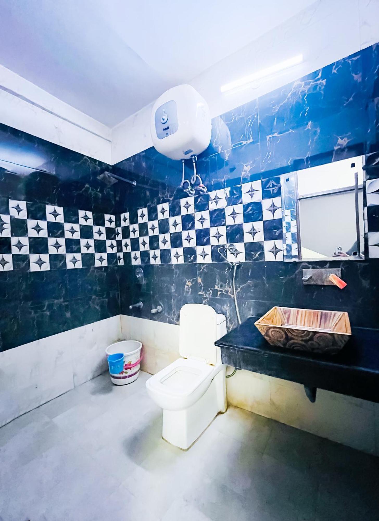Hotel Deluxe Near Hazrat Nizamuddin New Delhi