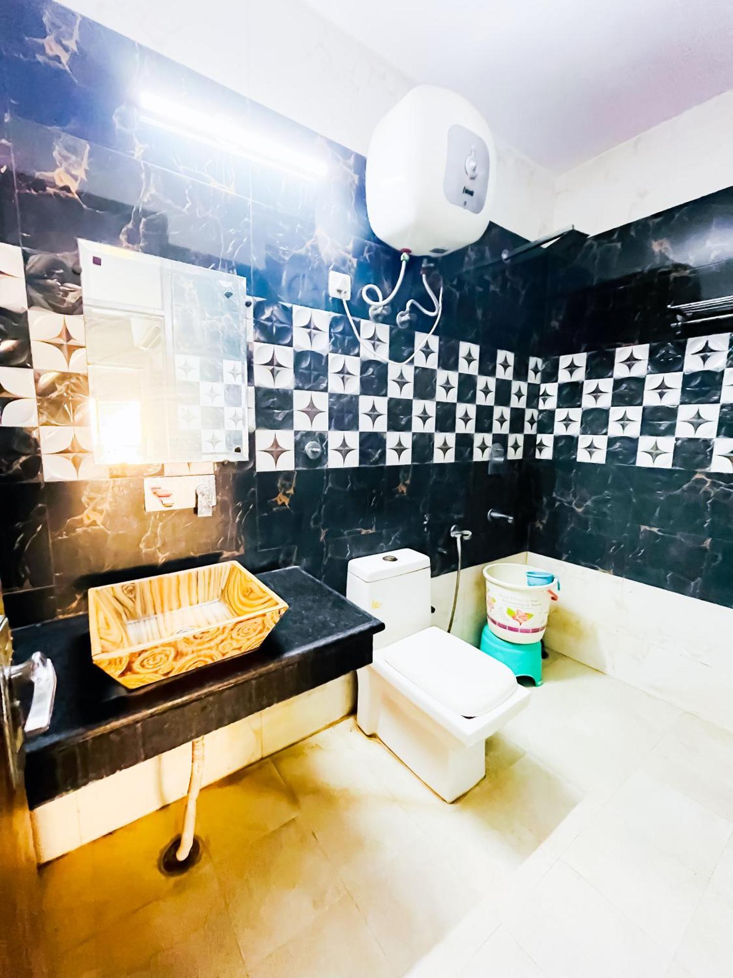 Deluxe Near Hazrat Nizamuddin Hotel New Delhi